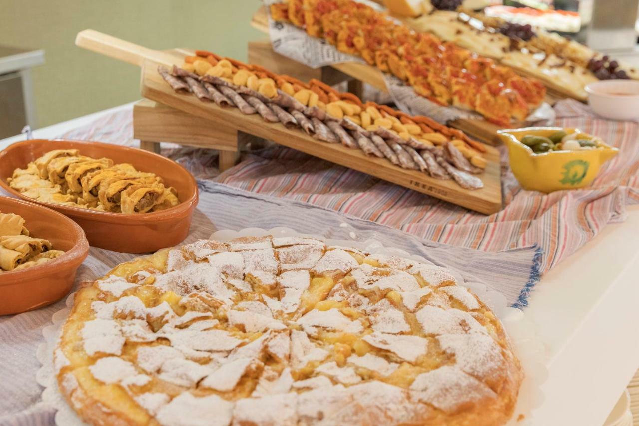 Hotel Hm Ayron Park - Adults Only Playa de Palma  Esterno foto A Spanish Christmas dessert