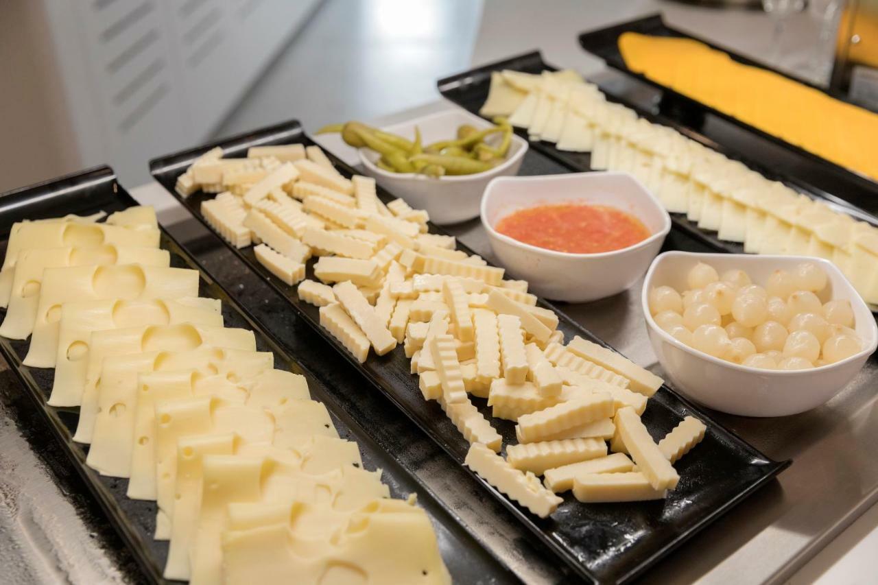 Hotel Hm Ayron Park - Adults Only Playa de Palma  Esterno foto Feta cheese
