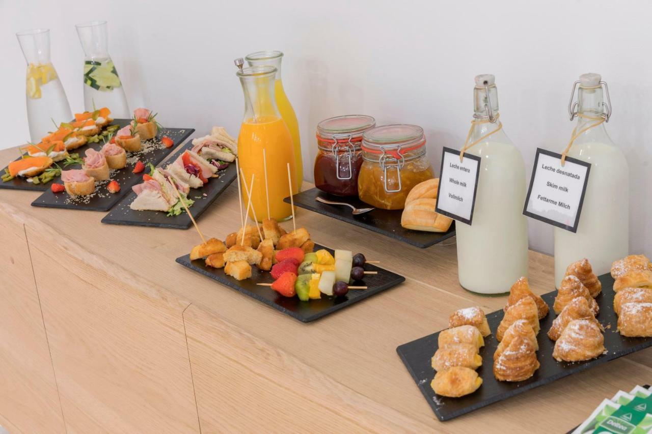 Hotel Hm Ayron Park - Adults Only Playa de Palma  Esterno foto A continental breakfast